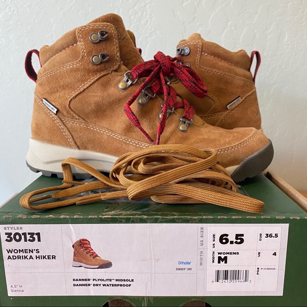 Danner women’s adrika hiking boots 4.5”